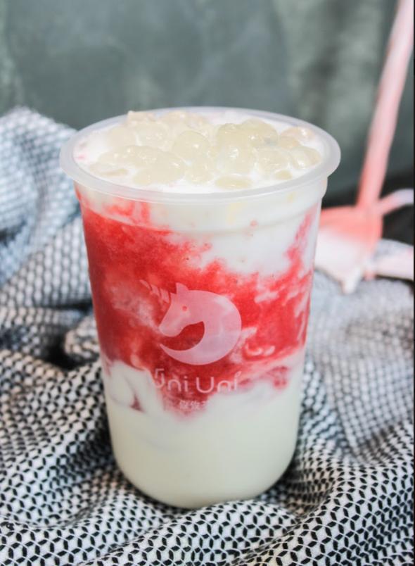 Strawberry Yogurt with Crystal Boba草莓波波酸奶