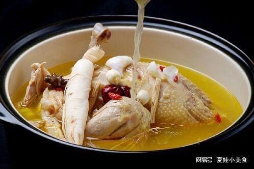 204 Chicken Soup (with Bone)走地鸡汤